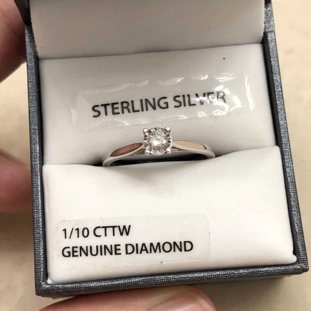 925 Sterling Silver 1/10 CTTW Diamond Ring Sz 6.5